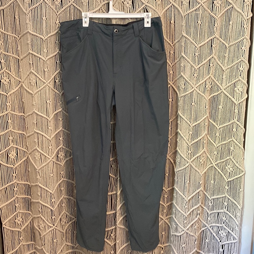 Men’s Patagonia Hiking Pants 🥾